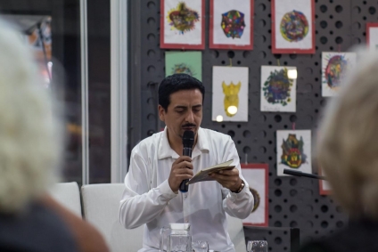 Dario Oliva y el homenaje a la Poesía  en el Paseo del Padre