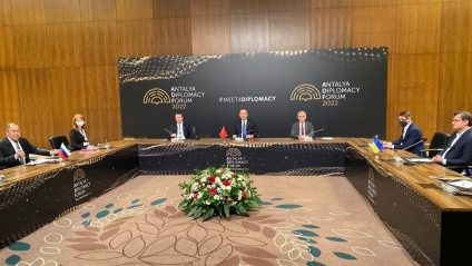 Enviados de Ucrania y Rusia se ven las caras en Turquía.