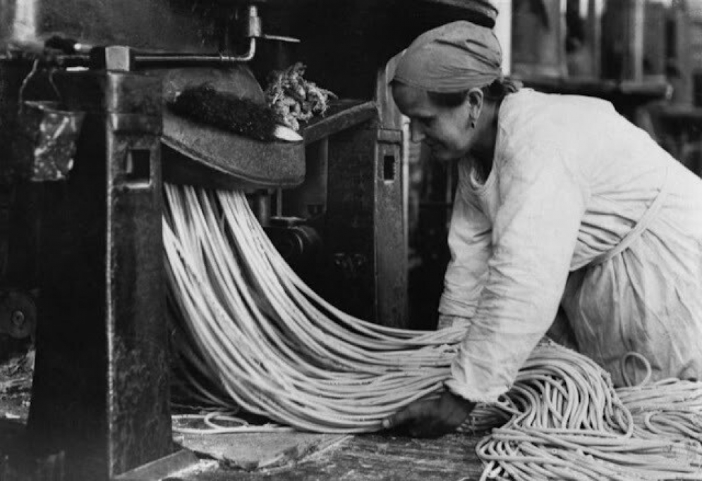 La belleza de la producción de pasta, en imágenes desde 1920 hasta 1950