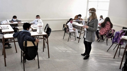 Alertan sobre una suba de casos de Covid-19 en escuelas y piden por la vuelta del barbijo