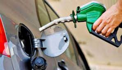 Dos petroleras bajaron los precios en la capital puntana